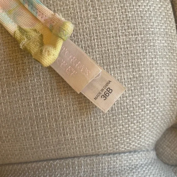 3 for $15 Bundle Discount! Victoria's Secret Pastel Floral Bathing Suit Top - Picture 3 of 6